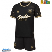 Burnley Tredjedraktsett Barn 2025-26 Kortermet (+ Korte bukser)